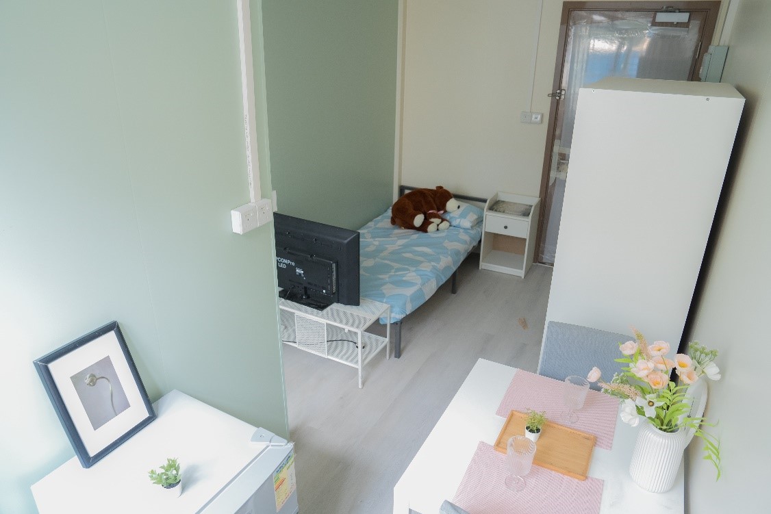1-2p unit (approx. 155 sq.ft.) (furniture and appliances not included)